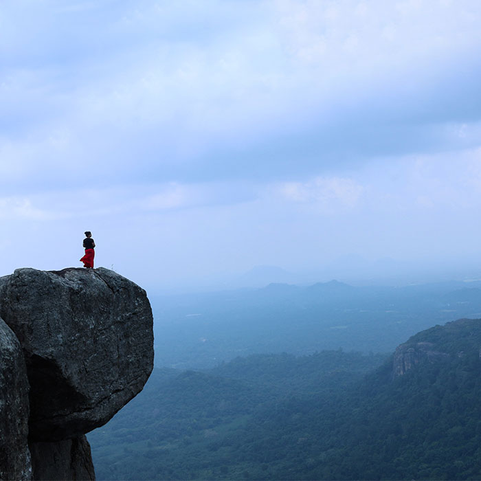 Man standing on aa mountain cliff with a beautiful view in Sri Lanka